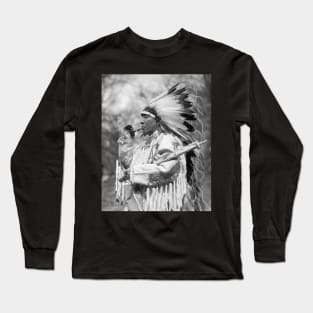 Indian Chief Whirlwind Soldier, 1925. Vintage Photo Long Sleeve T-Shirt